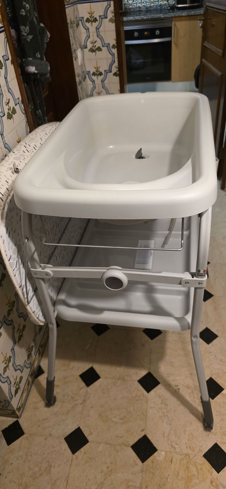 Chicco Cuddle & Bubble Confort Cool Grey Banheira e Muda Fraldas