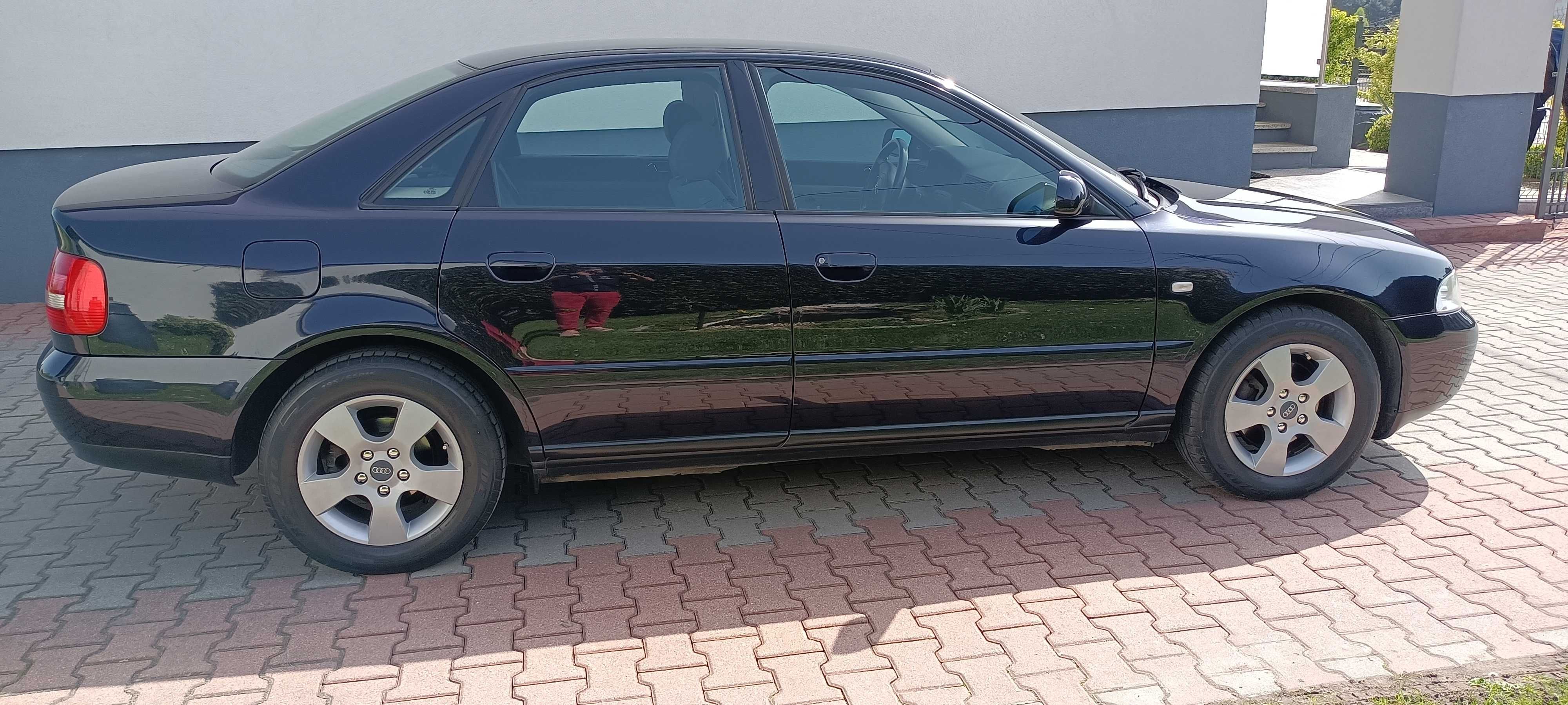 Audi A4 B5 (2000) 1.6 benzyna