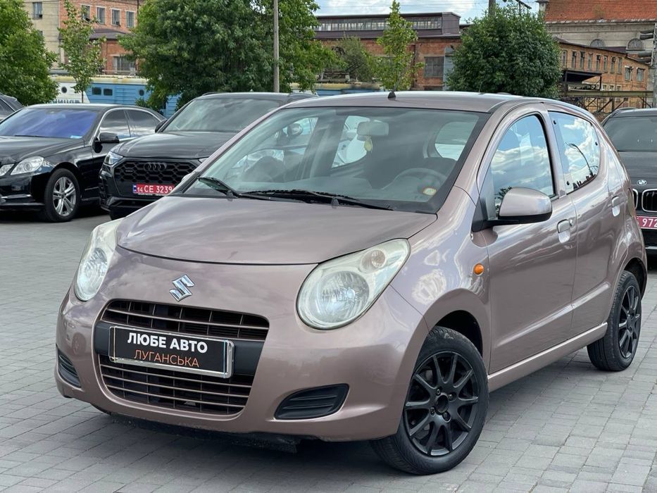 Suzuki Alto автомобіль