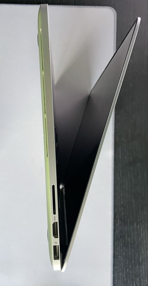 MacBook Pro 15 2.3 GHz i7, 16G, 512GB SSD, 2GB Nvidea, 1G Iris