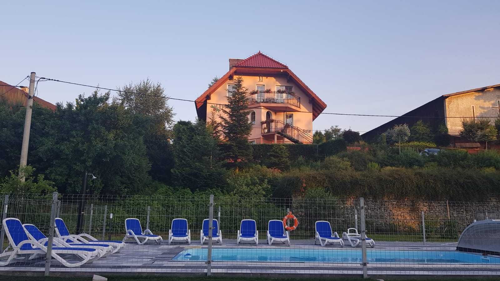Noclegi - Domki -Basen- dostępny termin - pokoje z aneksem