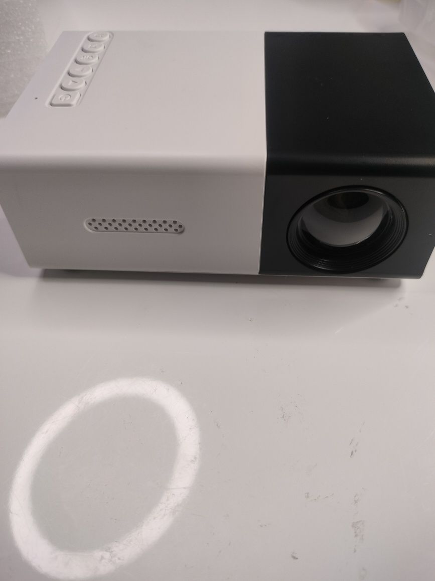 Projektor YG300 - czarny