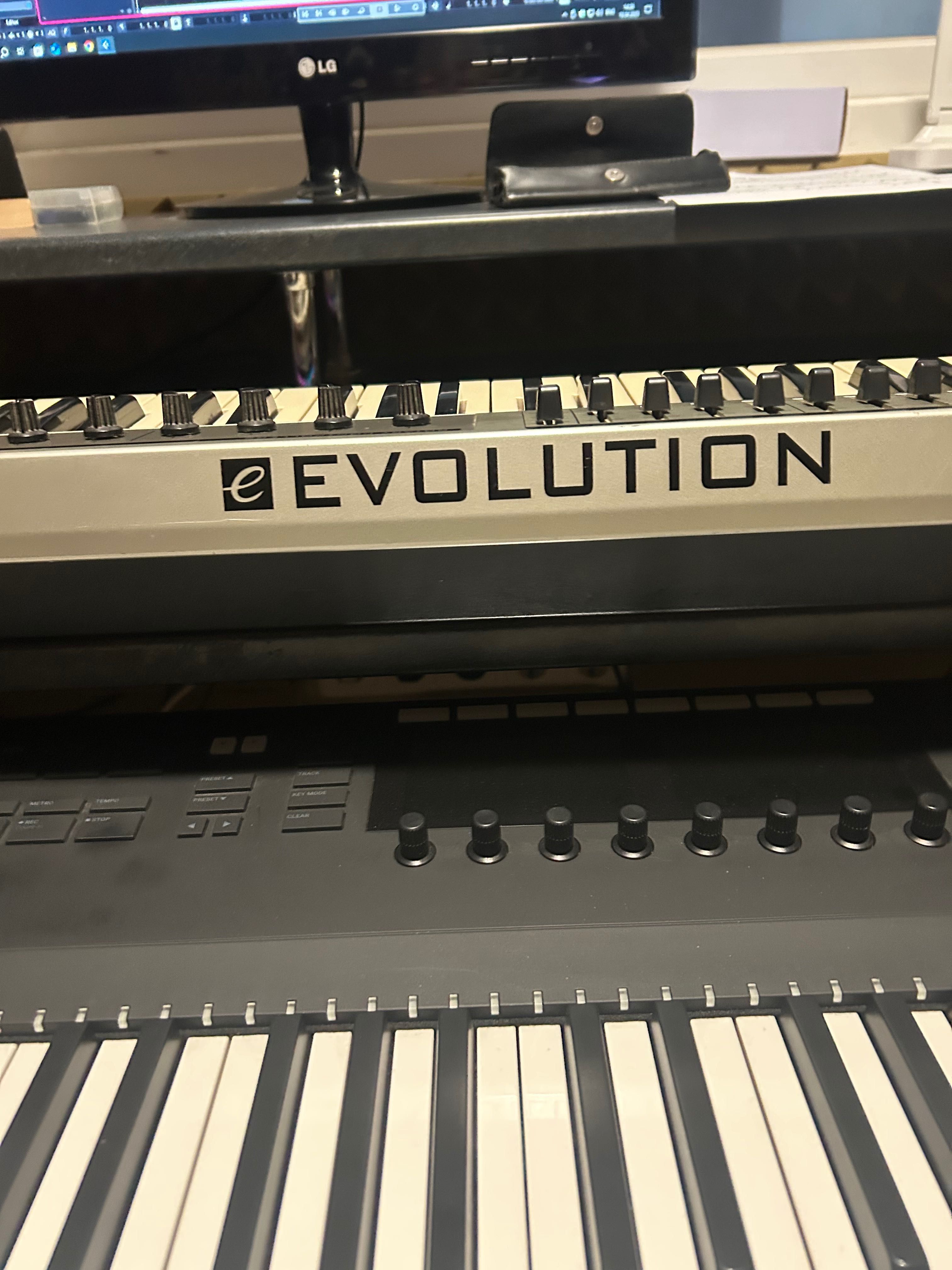 MIDI controller (клавіатура)