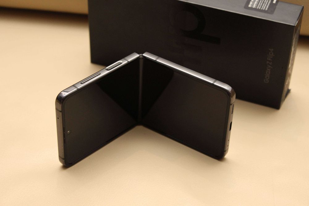 Telefon Samsung Galaxy Z Flip4 Flip 4 8 / 128 GB