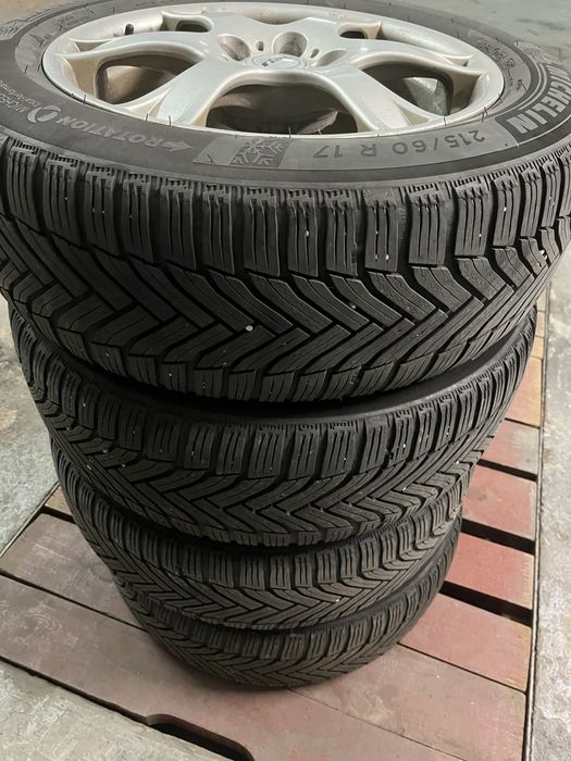 Комплект 215/60/17 зимових шин з дисками , в хорошому  стані.
