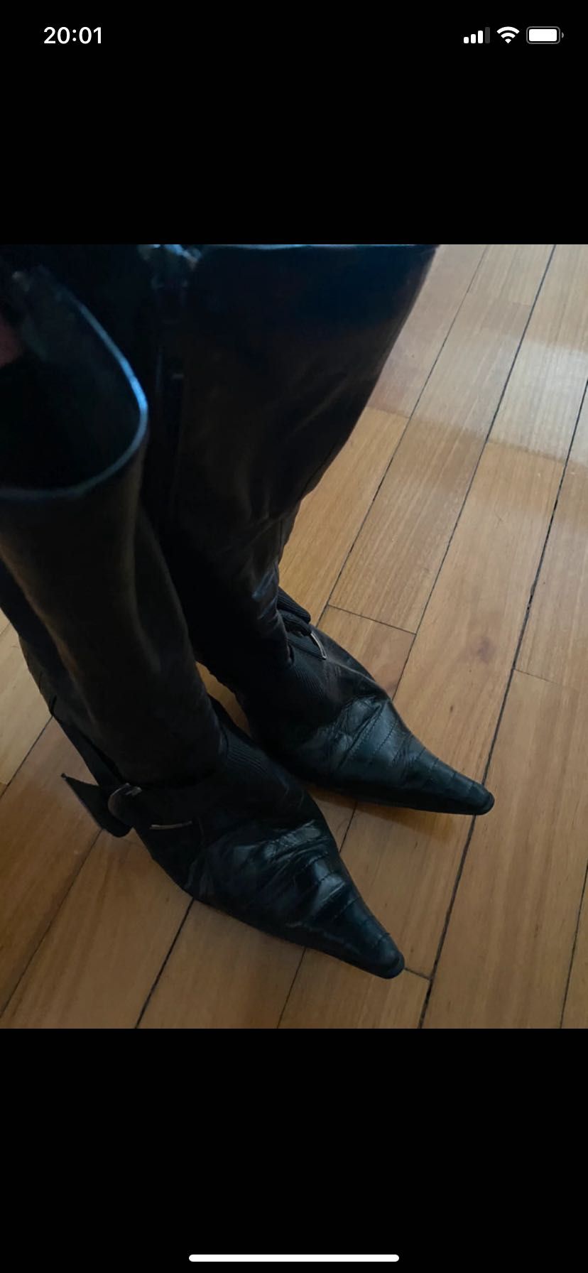 Botins em pele pretos