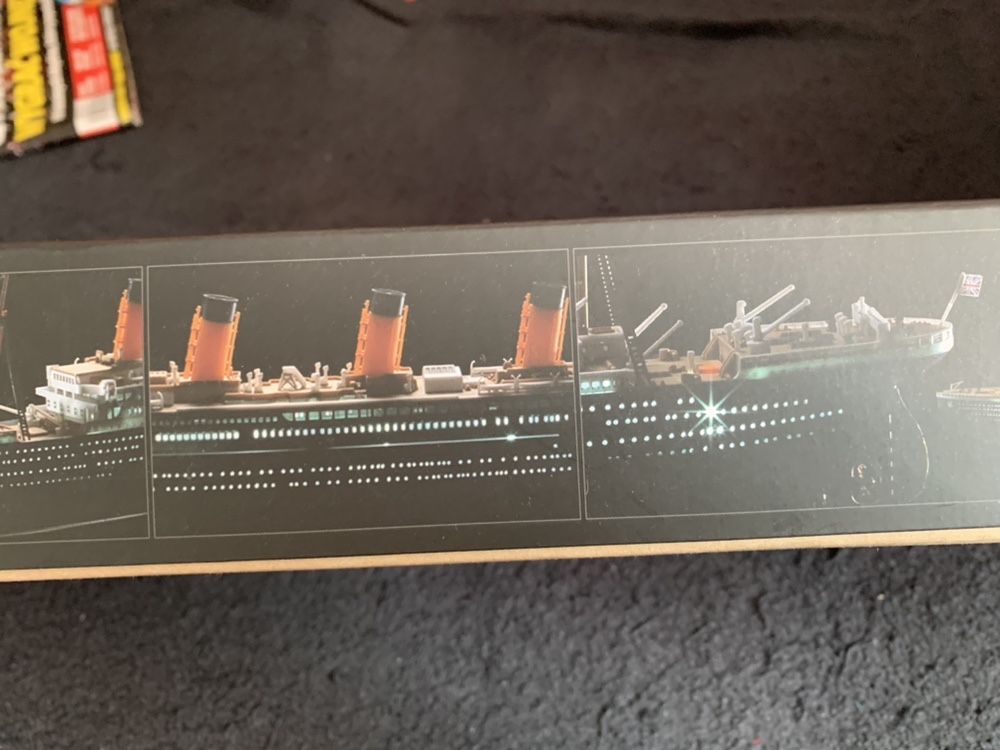 Titanic Academy LED 1:700 + drewniany pokład.