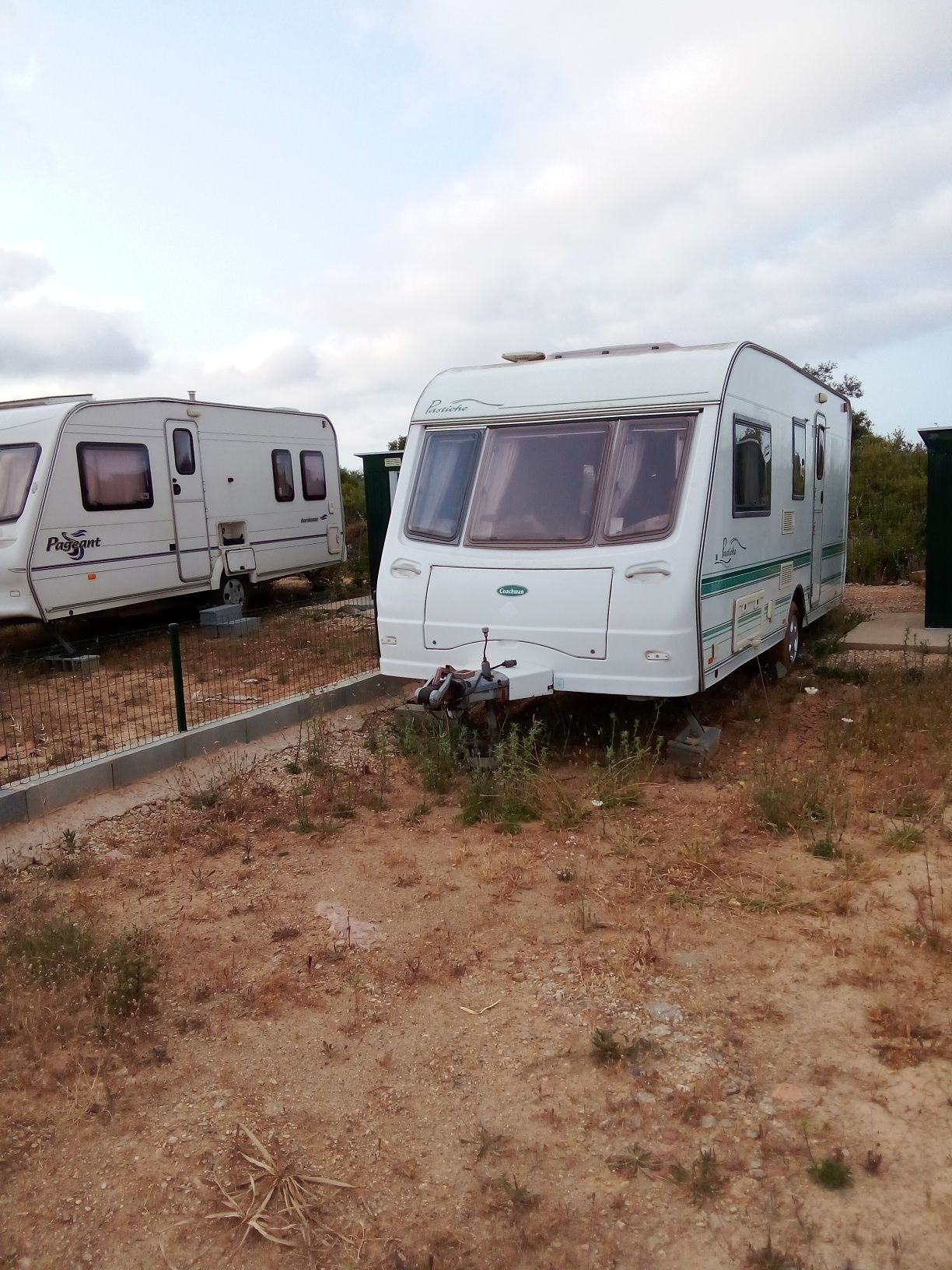 Vende-se caravana