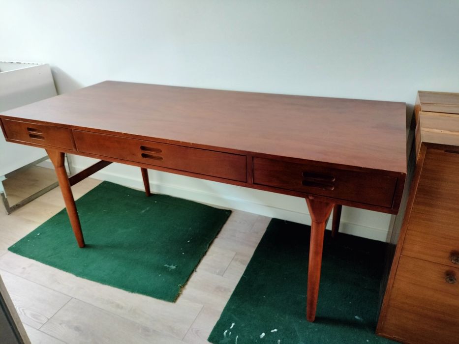 Escrivaninha, mesa de escritório, secretária