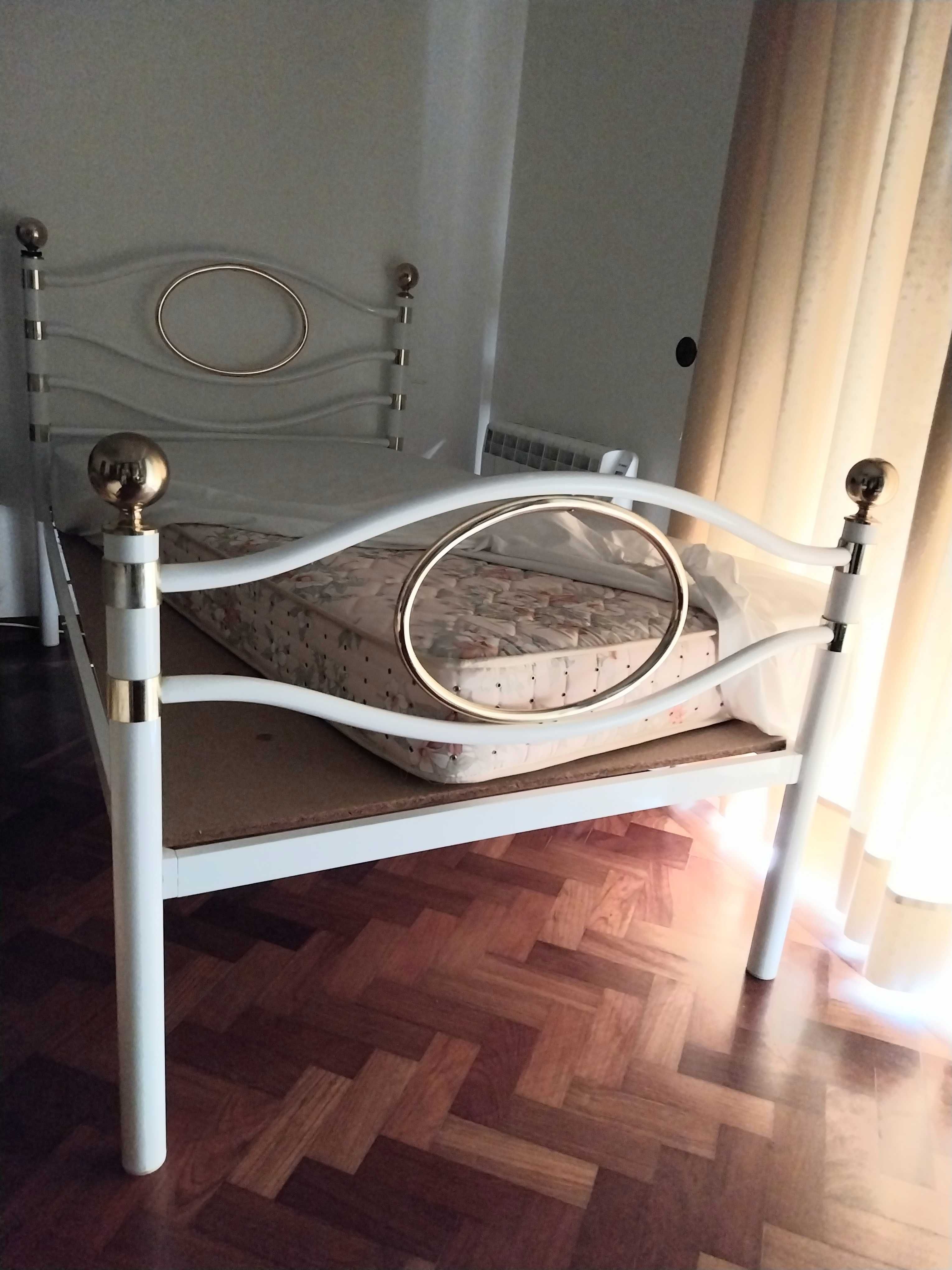 Cama completa c/ colchão e estrado
