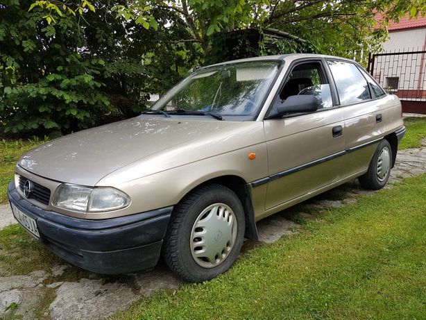 Opel Astra 1,4 benzyna 1996 rok.