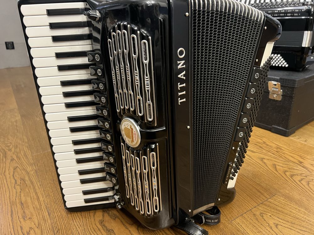 Akordeon titano virtuoso