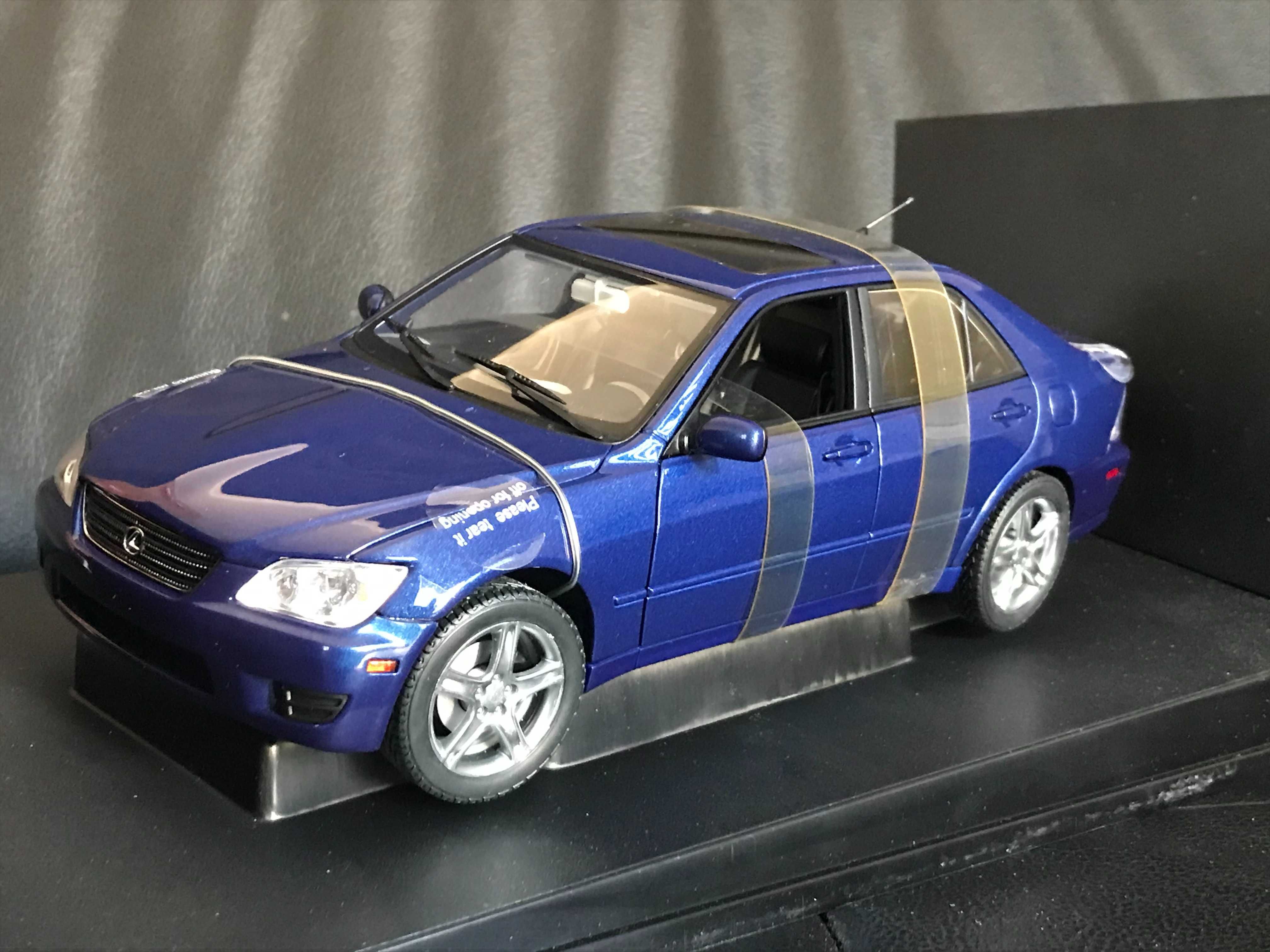 Autoart 1:18 model Lexus IS300