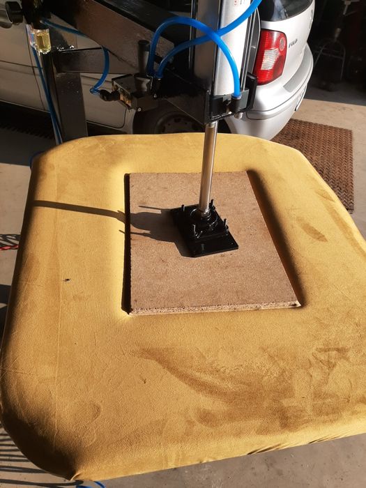 Prasa tapicerska do paneli krzeseł praska scisk pneumatyczna