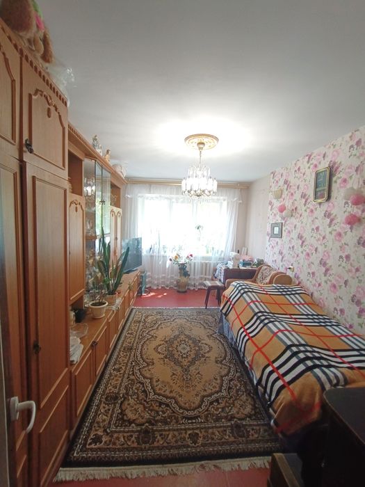 Простора 3-кімнатна в утепленому будинку, 2 поверх, серединка