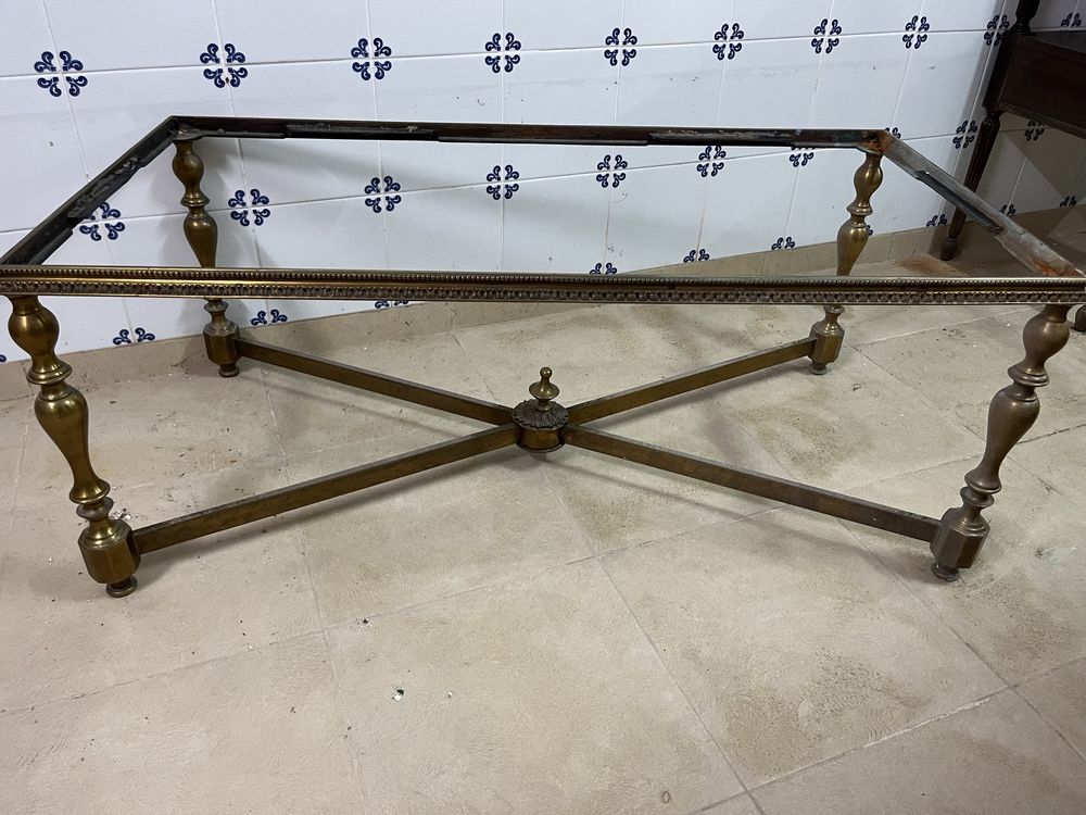 Mesa de café com tampo de vidro