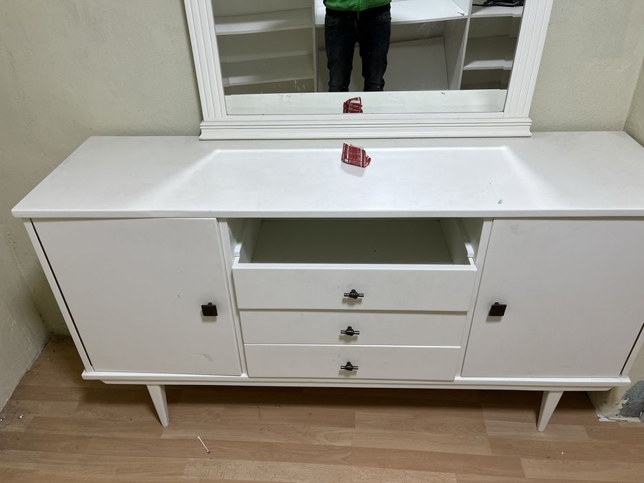 Aparador lacado branco mate com moldura