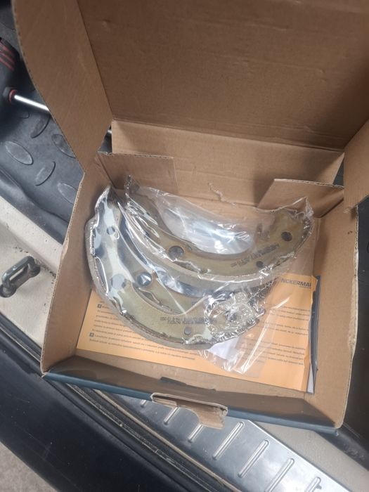 Колодки ручника Toyota Avensis II (T25)