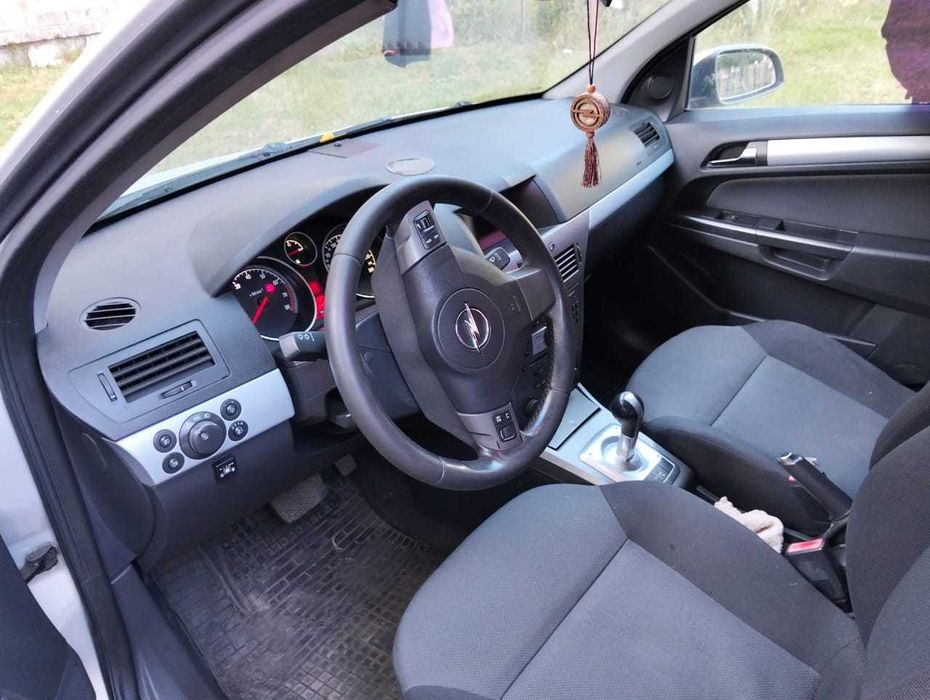 Авто Опель Астра H