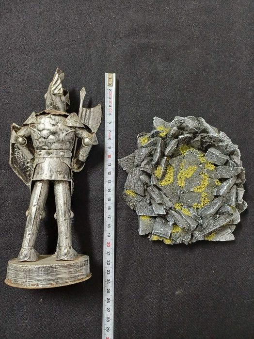 Soldado medieval em metal