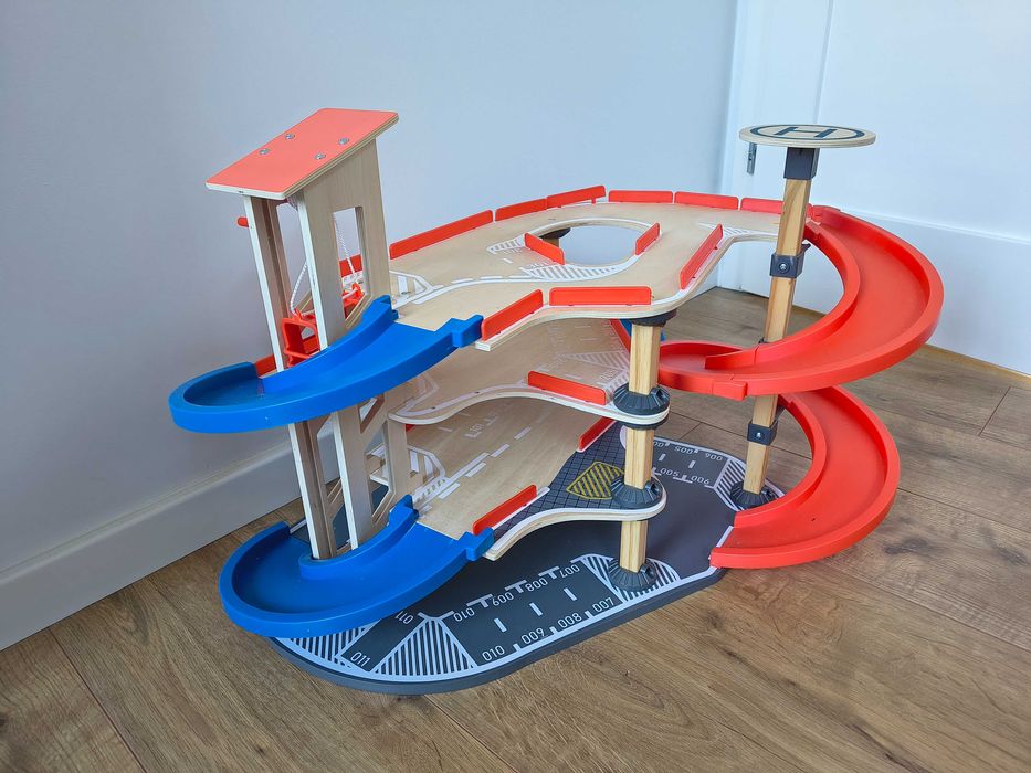 Playtive Garaż parking drewniany piętrowy 4-poziomowy winda Hot Wheels
