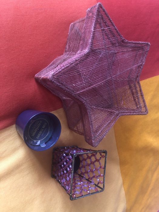 Conjunto decoração: Caixa com tampa; vela; castiçal