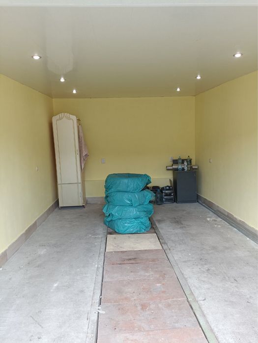 СДАМ гараж в центре.Еl.