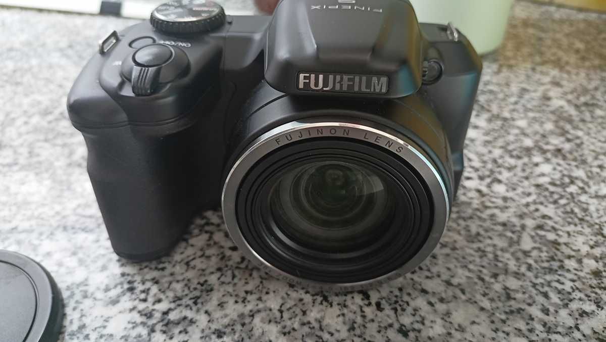 Fujifilm FinePix S8600 (16MP) - Bridge c/zoom de 36x