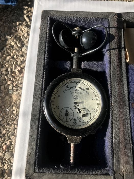 Прибор для вимірювання вітру.