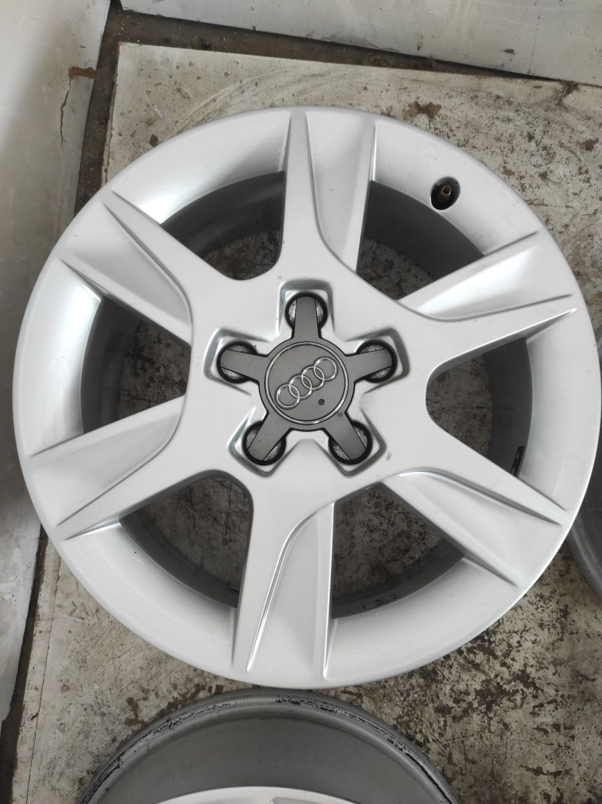 27 Felgi aluminiowe AUDI R 16 5x112 otwór 57,1 Bardzo Ładne