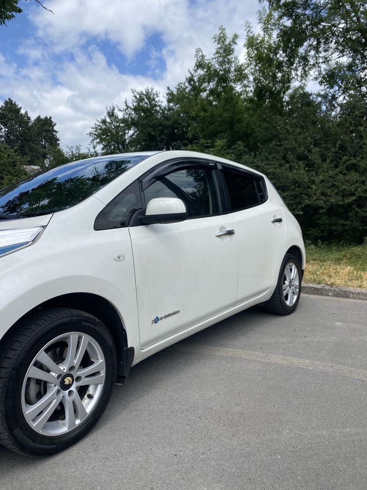 Nissan Leaf 2013 рестайлінг