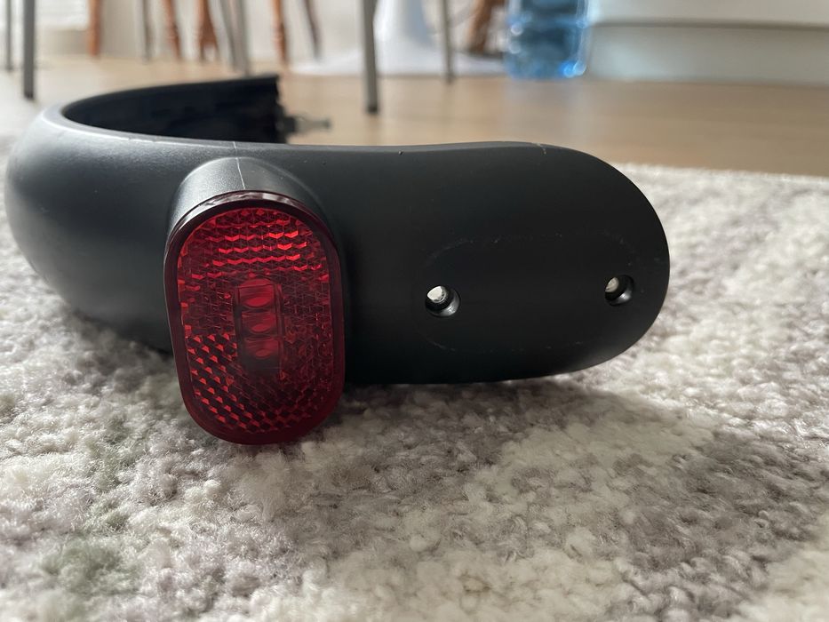 Błotnik z lampką i haczykiem do hulajnogi Xiaomi