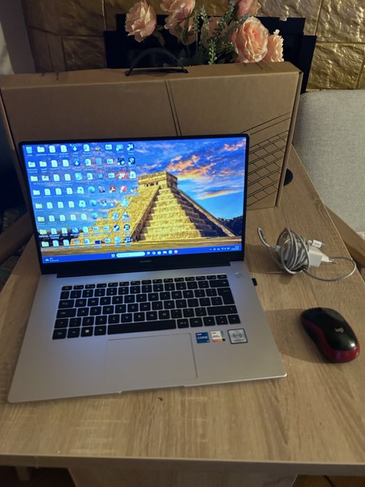 Huawei matebook D15 8gb RAM 512 GB