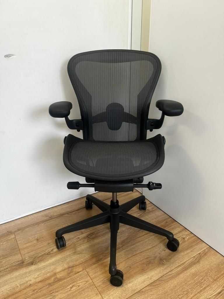 Opção completa Herman Miller Aeron remodelada com suporte lombar