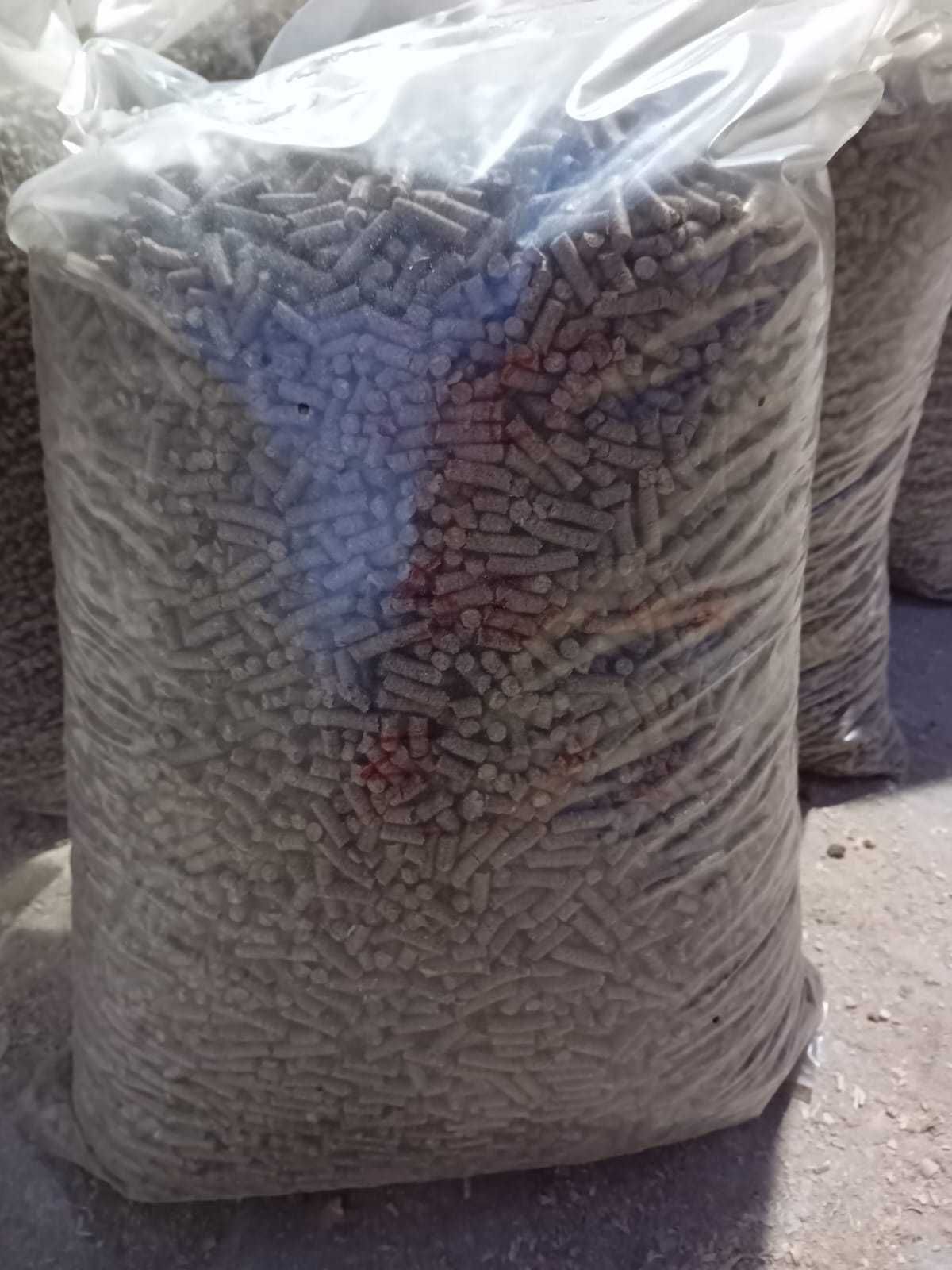 Granulat pellet ze slomy - 10 kg