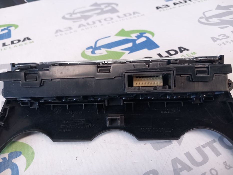 Interruptor dos 4 piscas Renault Captur II