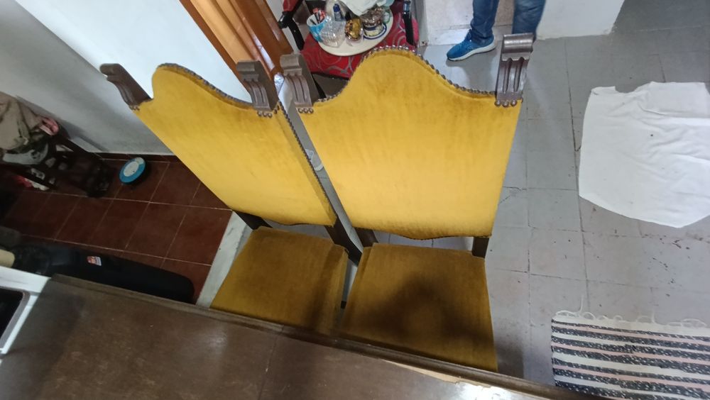 Mesa  de madeira trabalhada