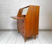 Tekowa toaletka-komoda z lustrem, Dania, lata 60 – Mid-Century Modern