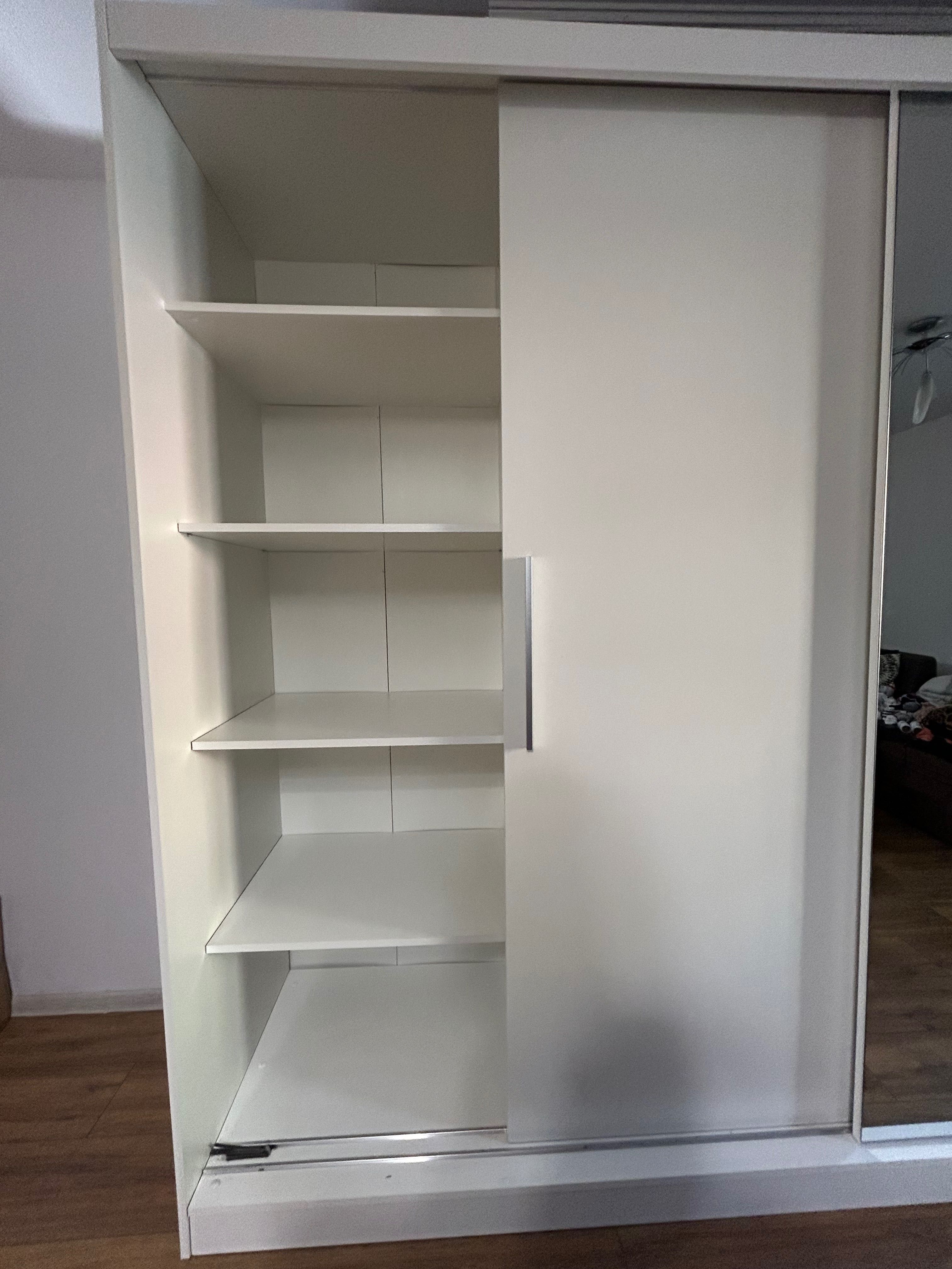 Szafa z lustrem przesuwna
