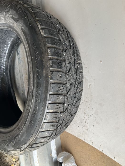 Зимова  гума Nokian 205x60 R16