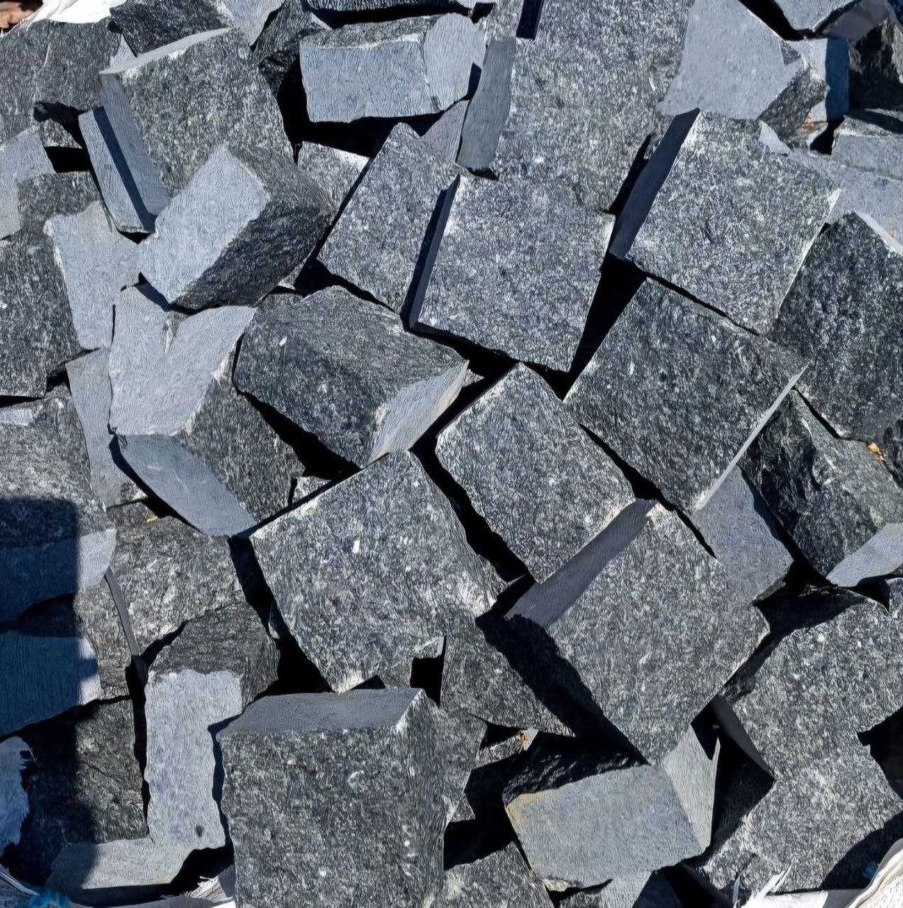 Бруківка гранітна колота