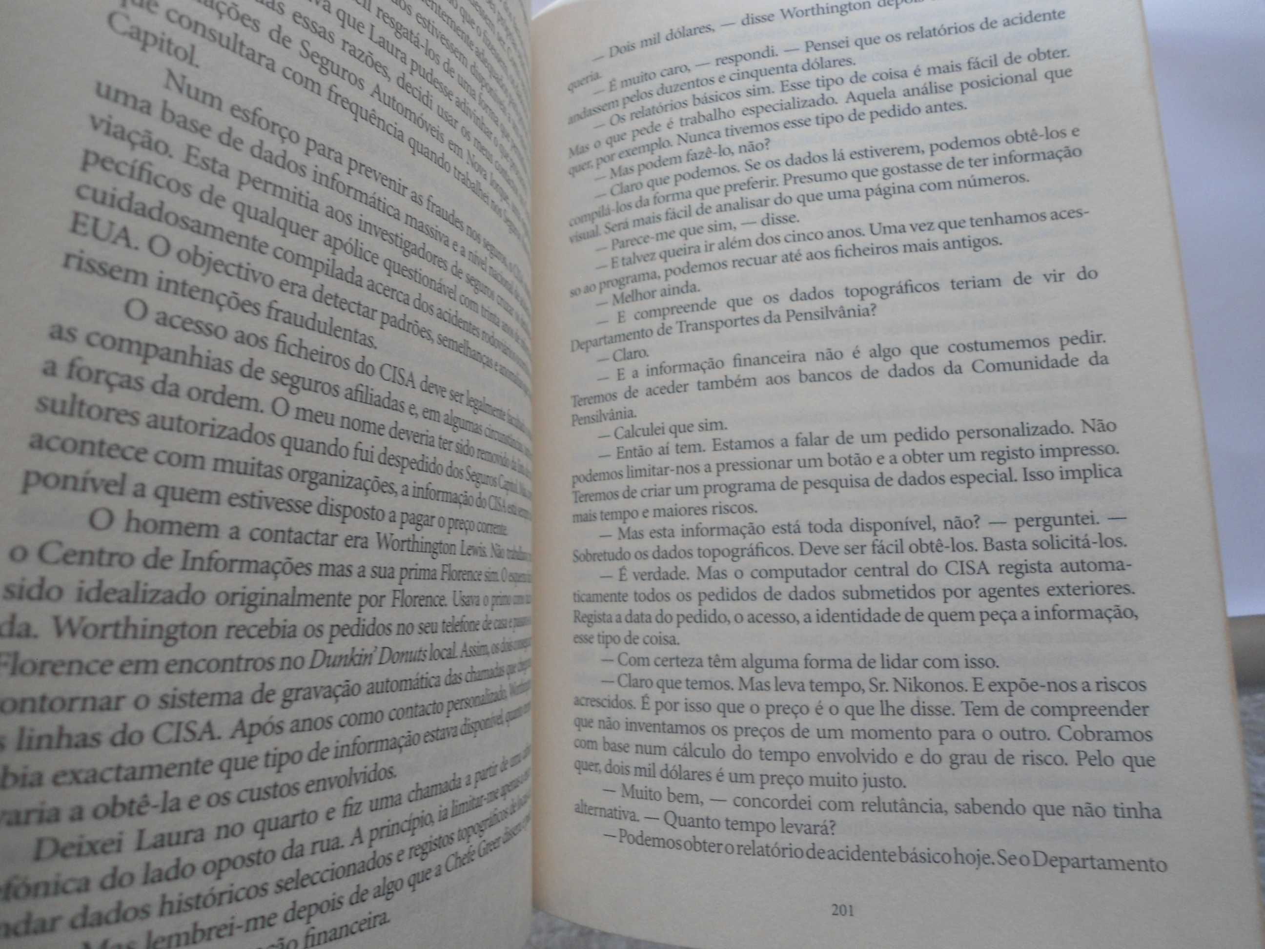 O Autenticador por William M. Valtos