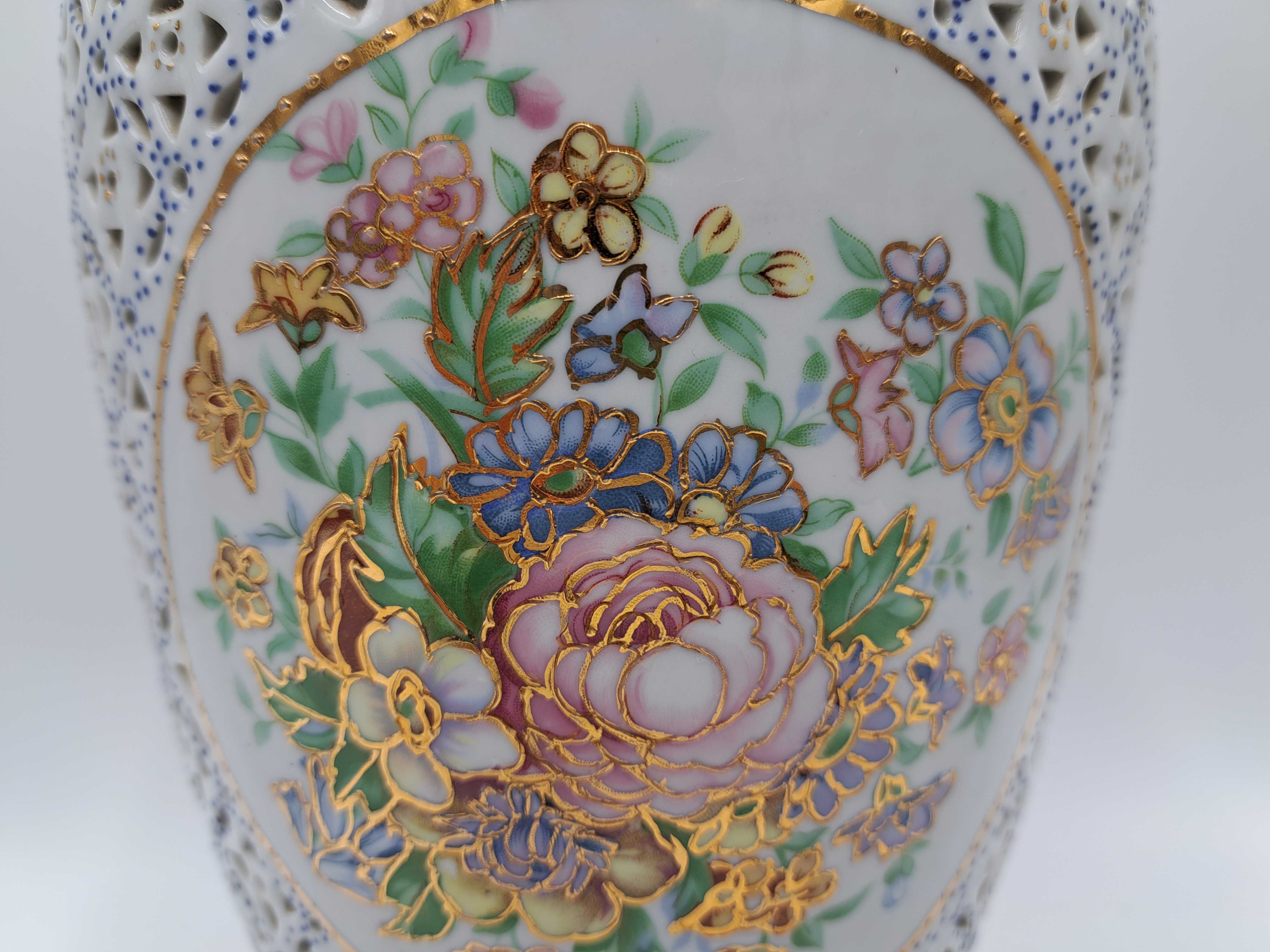 Wazon porcelanowy chiński ażurowy w kwiaty ręcznie malowany, złocenia