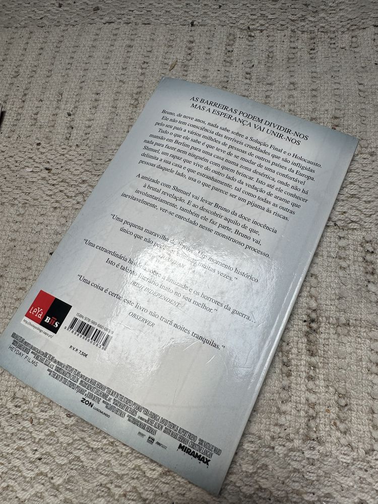 Rapaz de pijama as riscas livro