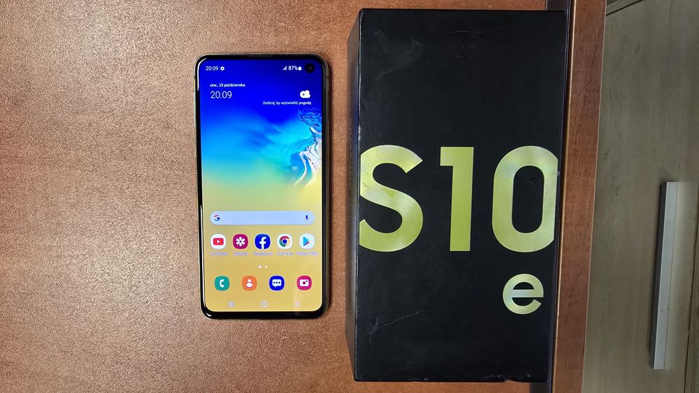 Samsung Galaxy S10e Dual Sim 128GB/6GB RAM żółty, stan bdb