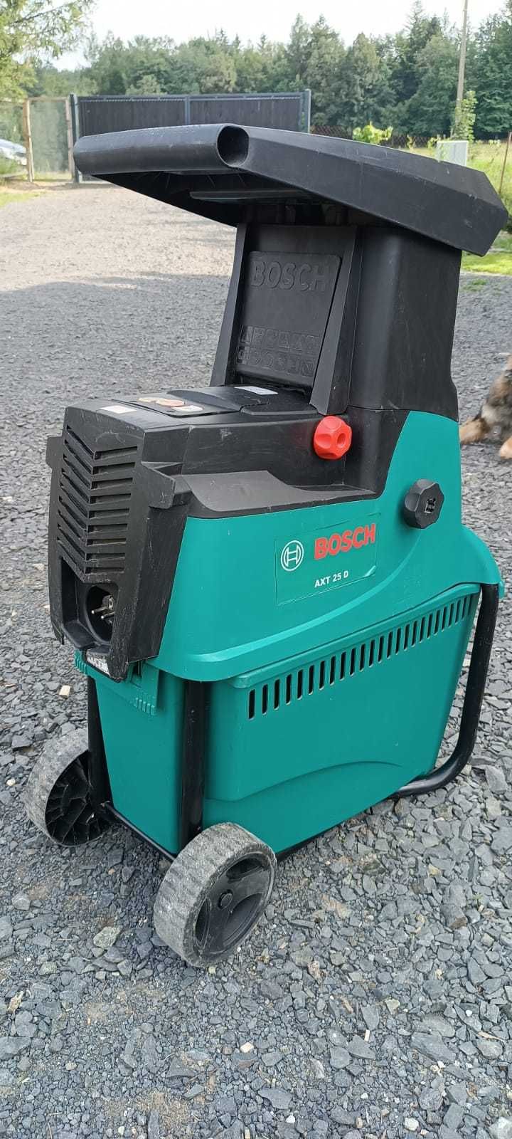 BOSCH 3 600 H03 101 maszyna  do zrębkowania gałęzi