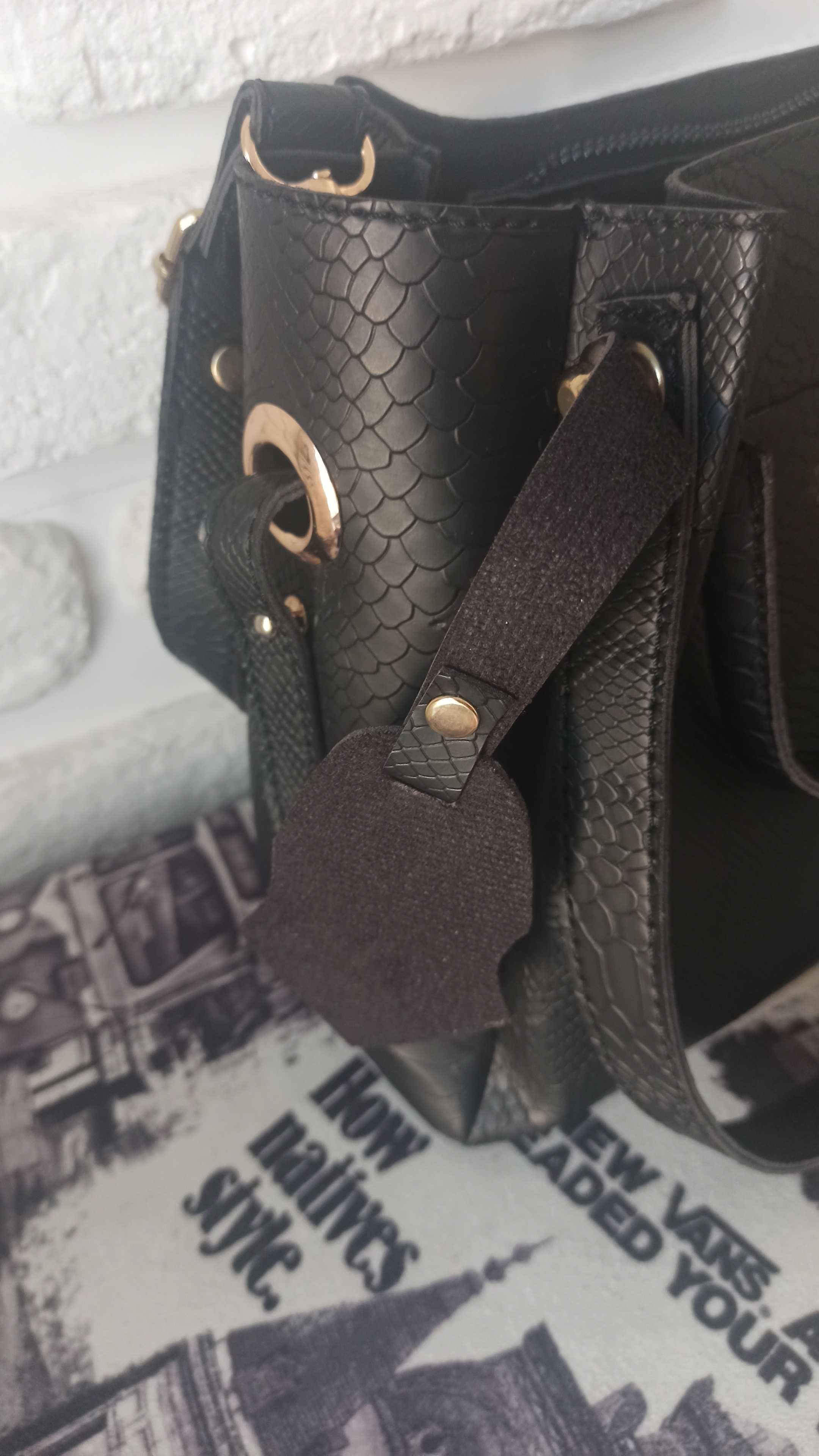 шкіряна сумка Prada