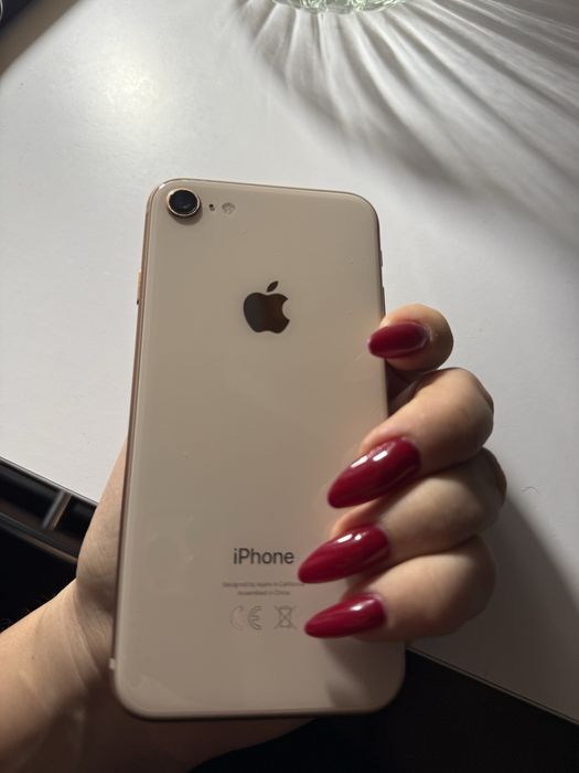 Айфон 8 в хорошем состоянии