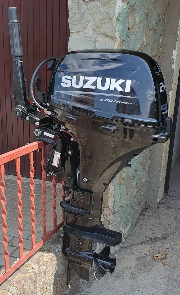 Silnik zaburtowy Suzuki DF20A czarny rok 2020 wypływane ok 10 mth