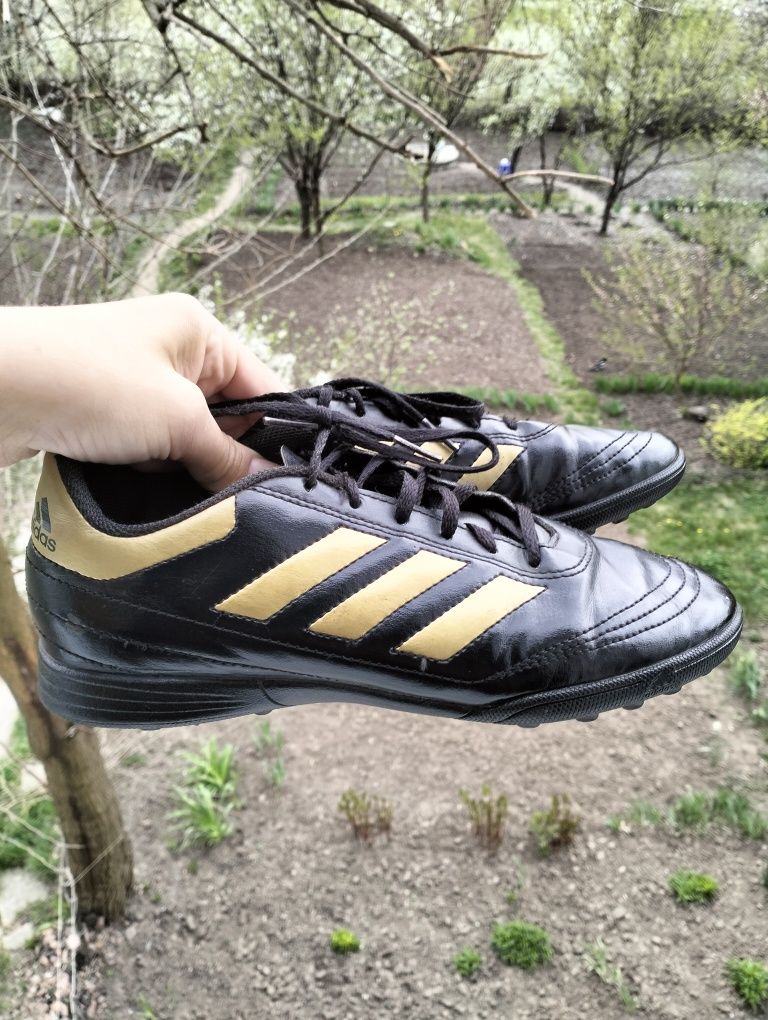 Кросівки футбольні сороконіжки adidas оригінал, розмір 38
